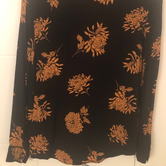 New Look blouse with beautiful flower design - Picture 3 of 5